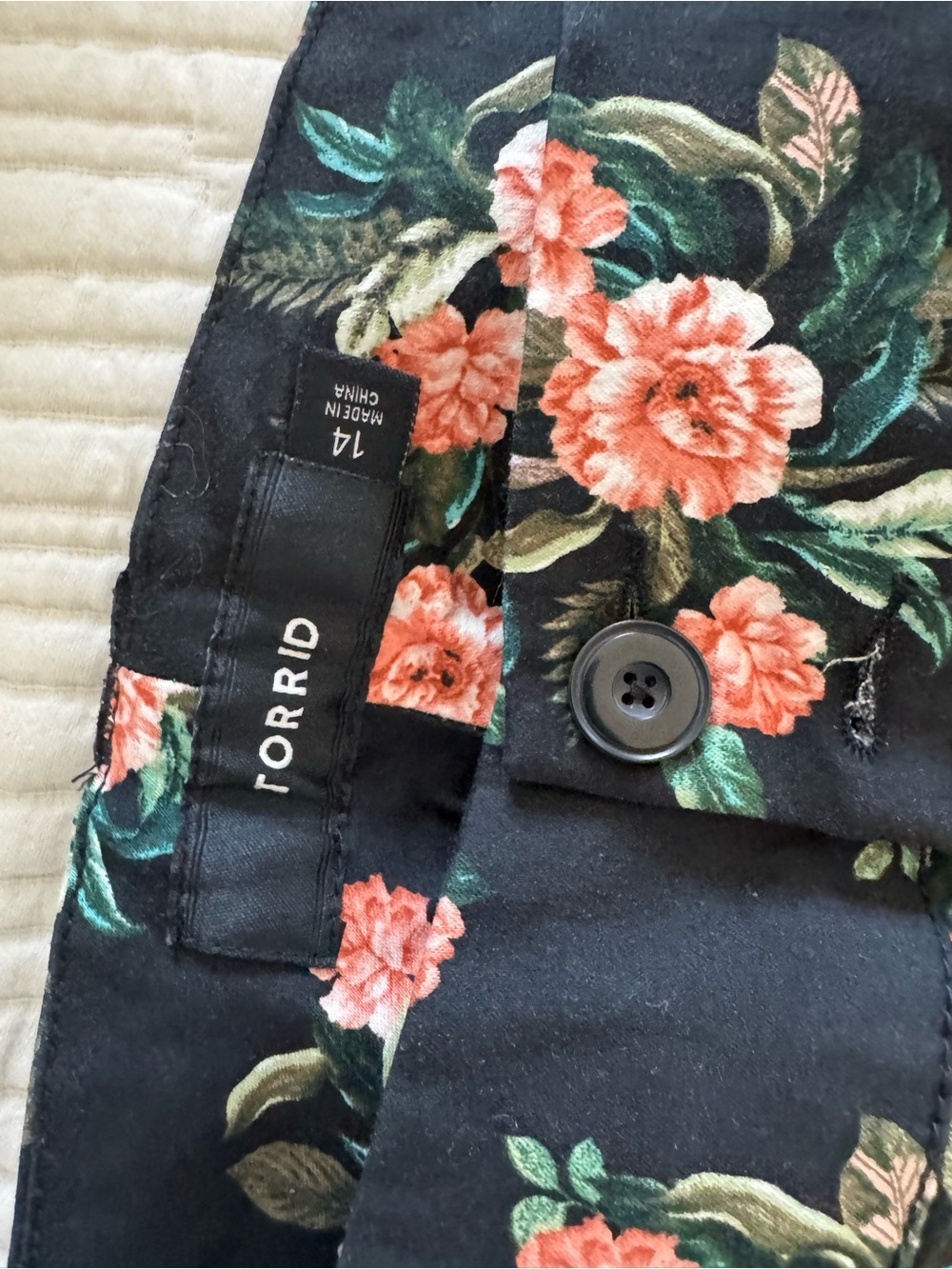 torrid Black  Shorts with Coral Flowers size 14 - Picture 3 of 4